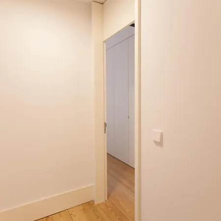 Flh Augusta's Arch Bright Flat